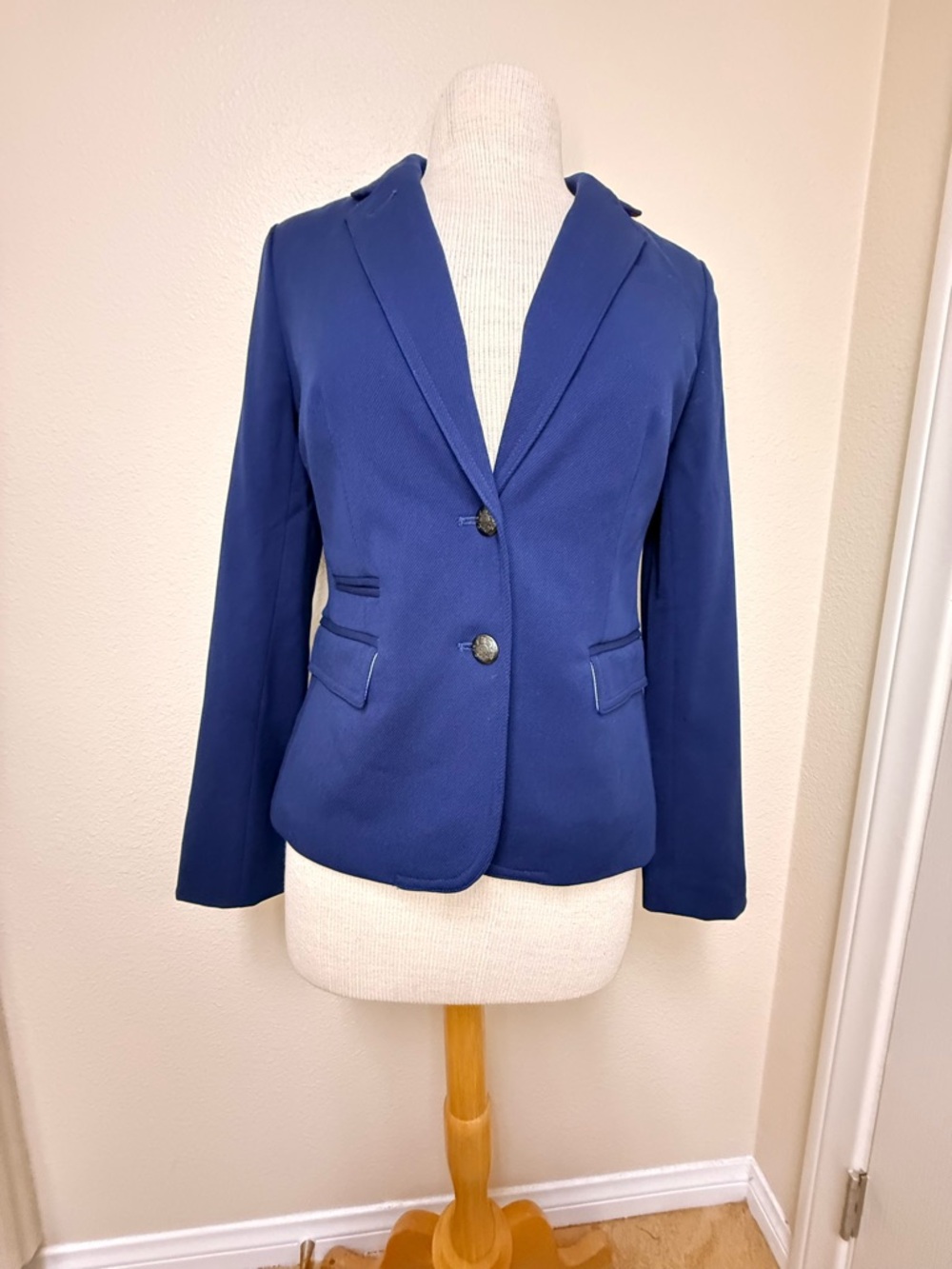 Banana Republic Women's Blue Blazer Notch Lapel Two-Button Three Pockets Size 4